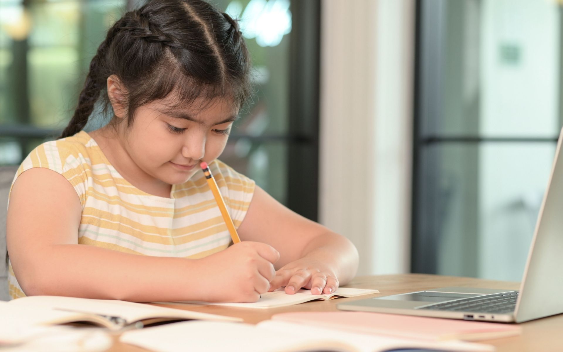 Panduan Orang Tua Memilih Kursus Bahasa: 7 Kriteria Wajib (Studi Kasus KUTIBA)